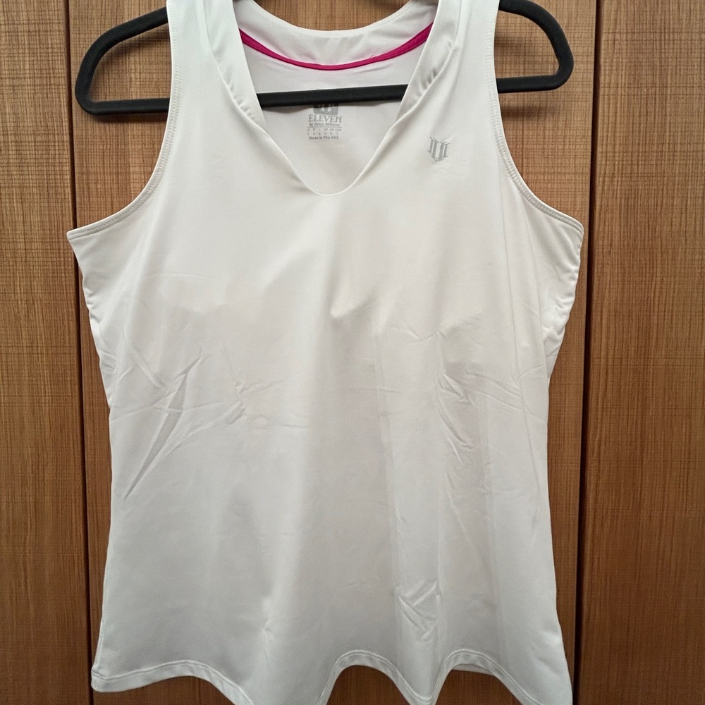 Wilson White Sleeveless Scoop Neck Tank Top